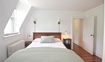 1 Oakwood Ter 7, Newport, RI 02840
