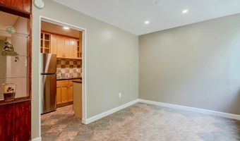 4390 LORCOM Ln #102, Arlington, VA 22207