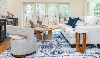 247 Glen Hill Dr, North Kingstown, RI 02874