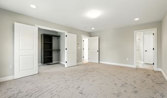 13 Kenwood Cir, Bloomfield, CT 06002