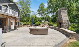 450 Hartville Rd, Atwater, OH 44201