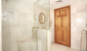 64 Lunn Ave, Bergenfield, NJ 07621