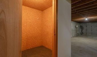 47 Planet Ave, East Providence, RI 02915