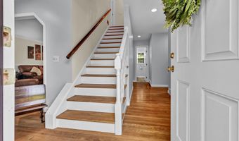 9 Arapaho Rd, Brookfield, CT 06804