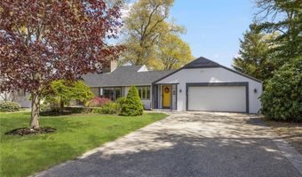 120 Bretton Woods Dr, Cranston, RI 02920