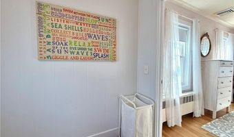 5 Byrnes St, Newport, RI 02840