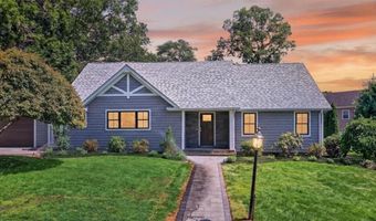 61 Applegate Rd, Cranston, RI 02920
