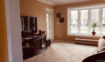 77 Lynton Rd, Albertson, NY 11507