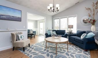 28 Palm Beach Ave, Narragansett, RI 02882