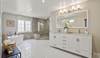6829 Corintia St, Carlsbad, CA 92009