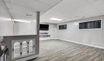 321 Fairview Ct, Ballwin, MO 63021