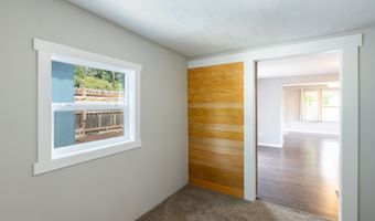 207 N MAPLE St, Bingen, WA 98605