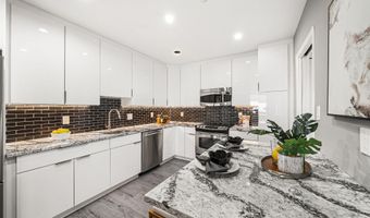 1016 WAYNE St 1007, Arlington, VA 22204