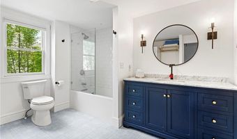47 Second St, Newport, RI 02840