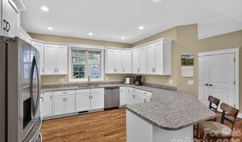 14 Wood Path Ln, Arden, NC 28704