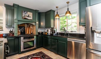 20 Babbidge Rd, Falmouth, ME 04105