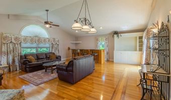 35 Jennie Cir, Agawam, MA 01001