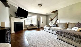 37 Iroquois Rd, Cumberland, RI 02864