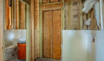 146 12th St, Apalachicola, FL 32320