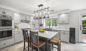 37 Birchwood Cir, Bedford, NH 03110