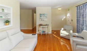 17 Wood Rd, Middletown, RI 02842