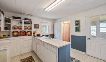 311 4Th St E, Riverside, IA 52327