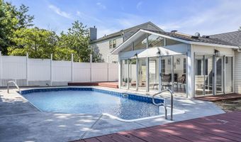 8 Mizzen Dr, Barnegat, NJ 08005