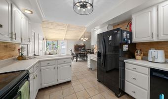 600 S 3rd St, Beresford, SD 57004