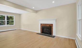 39 Briarwood Dr, Colchester, CT 06415