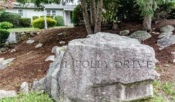 1 Polly Dr, North Providence, RI 02911