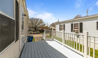 92 Bayview Pkwy, Middletown, RI 02842