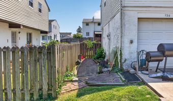 726 PLUMTREE Ln, Claymont, DE 19703