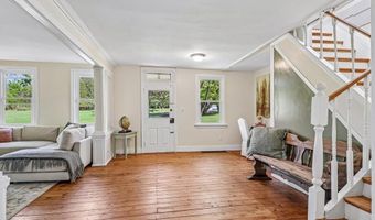 8893 LONGSWAMP Rd, Alburtis, PA 18011