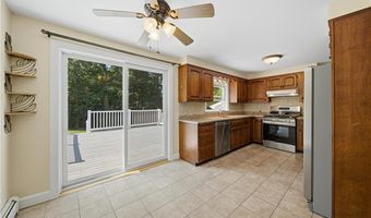 33 Shirley Dr, Cumberland, RI 02864