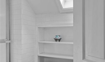 2 Lasalle Pl, Newport, RI 02840