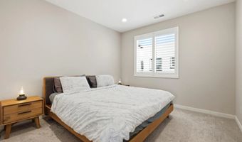 2572 S Escondido Blvd 808, Escondido, CA 92025