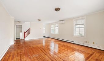 7 Marsh St, Newport, RI 02840