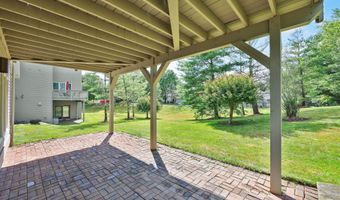 16 Thistle Holw 16, Avon, CT 06001