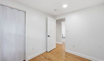 445 Lincoln Dr, Cheshire, CT 06410