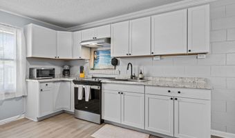 205 Barefoot Ln, Atlantic Beach, NC 28512