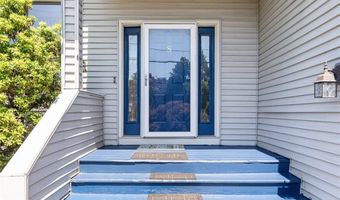 8 Ashley Dr, Lincoln, RI 02865