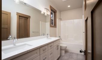 311 E Lakeland Dr, Allyn, WA 98524