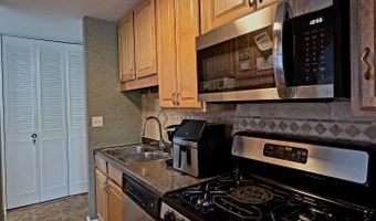 1217 S Old Wilke Rd 201, Arlington Heights, IL 60005
