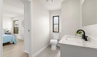 74 Bayview Park, Middletown, RI 02842