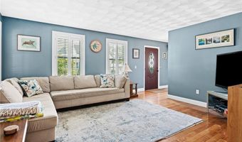 22 Aumond St, Cranston, RI 02905