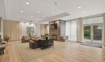 880 N POLLARD St 222, Arlington, VA 22203