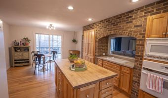 8716 FOUNTAIN GROVE Rd, Amherst, WI 54406