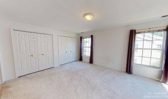 2802 S Knightsbridge Cir, Ann Arbor, MI 48105