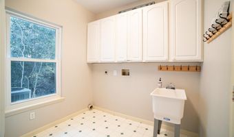 570 Castle Ridge Dr, Ballwin, MO 63021