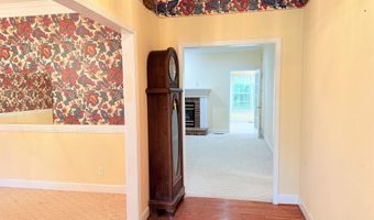 1014 Crestwood Dr, Albertville, AL 35950